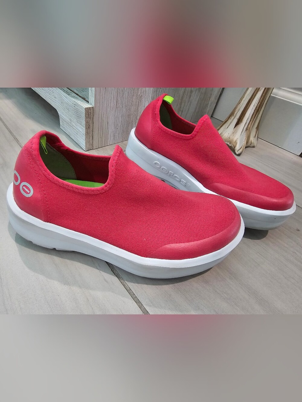 OOFOS Women’s Coral Slip-On Platform Recovery Shoes Size 6